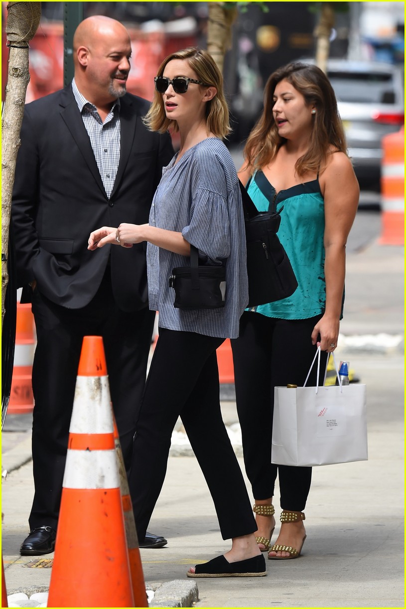 Justin Theroux Figured Out Emily Blunt Was Pregnant Before She